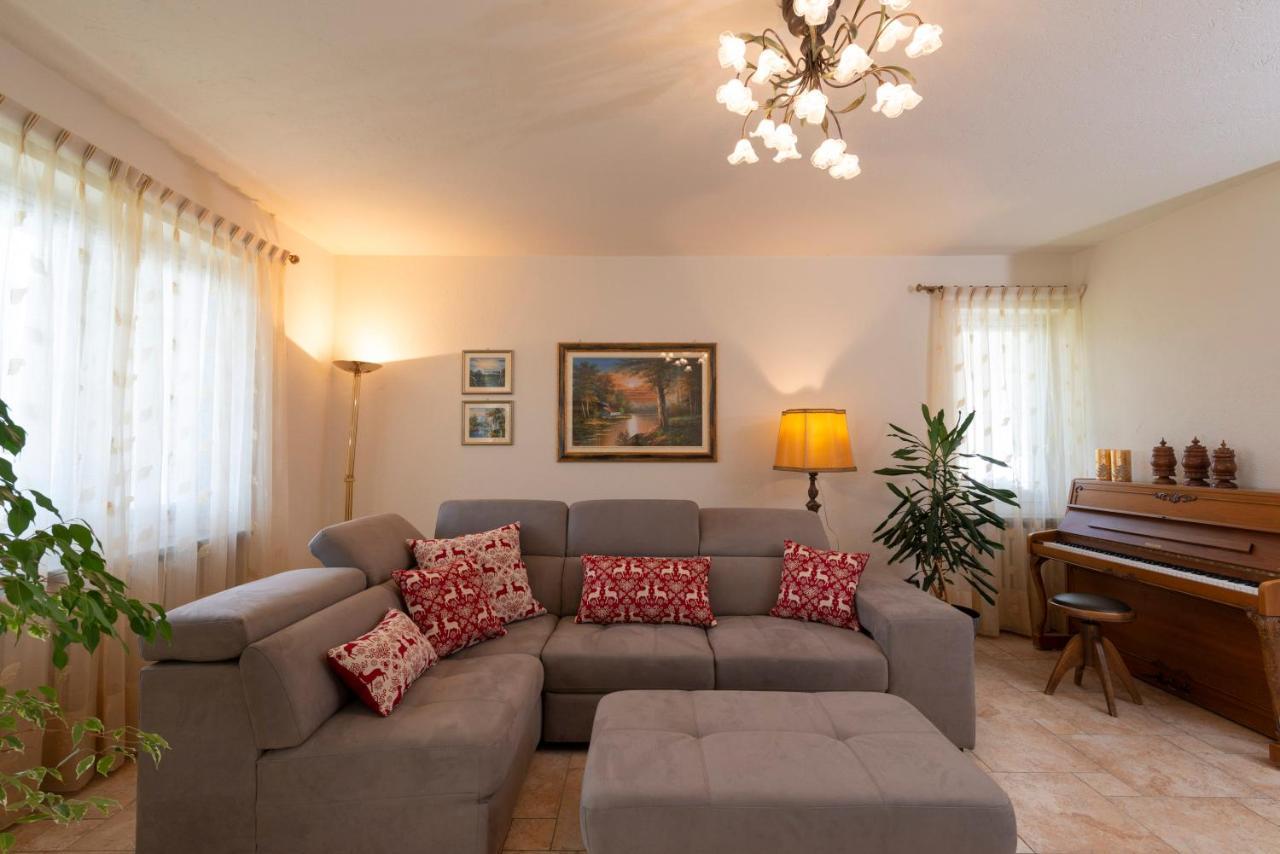 Villa Mara - Aosta - 200 Mq - Wifi - Jacuzzi - Parcheggio - Giardino Kültér fotó