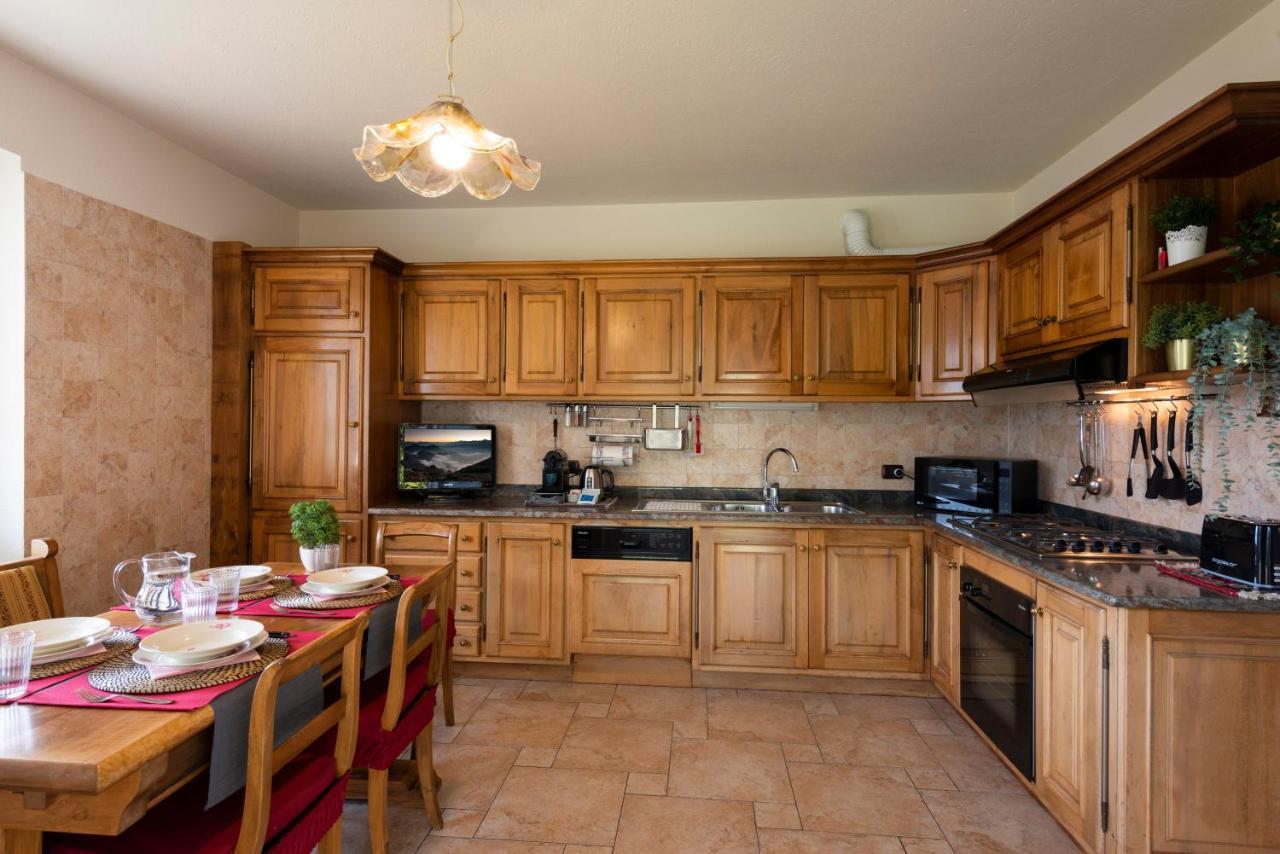 Villa Mara - Aosta - 200 Mq - Wifi - Jacuzzi - Parcheggio - Giardino Kültér fotó