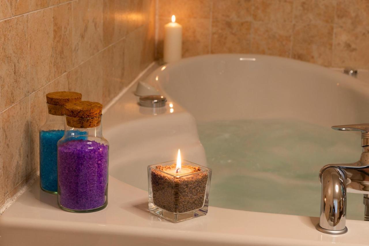 Villa Mara - Aosta - 200 Mq - Wifi - Jacuzzi - Parcheggio - Giardino Kültér fotó