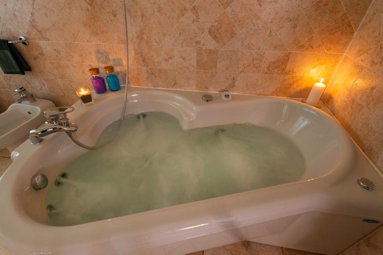 Villa Mara - Aosta - 200 Mq - Wifi - Jacuzzi - Parcheggio - Giardino Kültér fotó